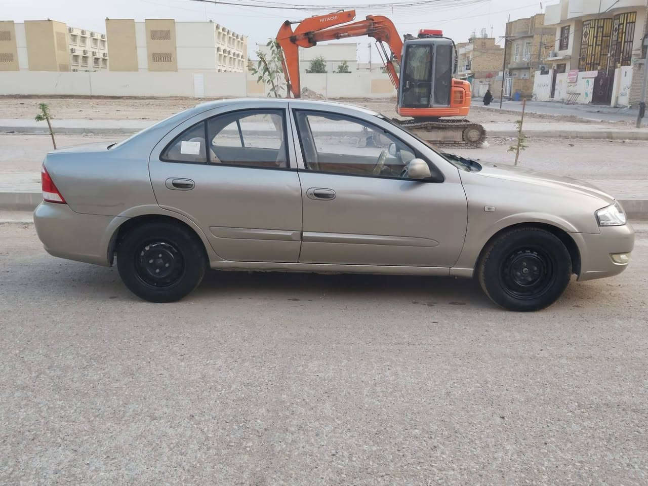 نيسان سني 2012
سيارة نظيفه ما بيه اي ضربه فقط البجم مصبوغ اثر جراد 
تبريده ثلج محرك 1600 
السعر 105 ورقه
للتواصل ***********
