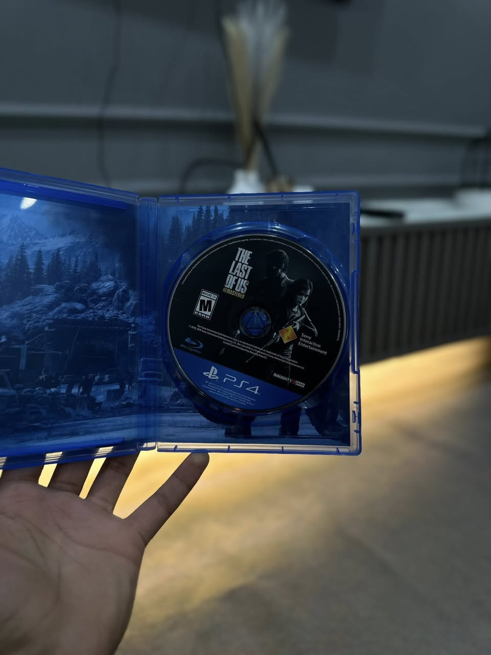 السلام عليكم 
بلي فور سلم ذاكرة نص تيرا الجهاز ممفتوح ولا داخل تصليح ابد جداً نضيف 💯 وبي العاب منزلها كلفديوتي و gta وتجي ويا الاقراص الموضحة بالصورة وجوستكات ثنين اصلي وتجاري والكارتونة والكيبلات جميع ملحقاتة موجودة السعر 275 وبي مجال بسيط مكاني بغداد شارع فلسطين للتواصل ***********
