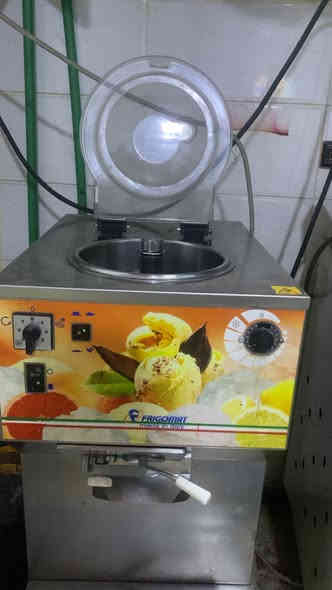 سلام عليكم ورحمة الله وبركاته 
غراض محل مرطبات للبيع  النجف الأشرف 
***********
