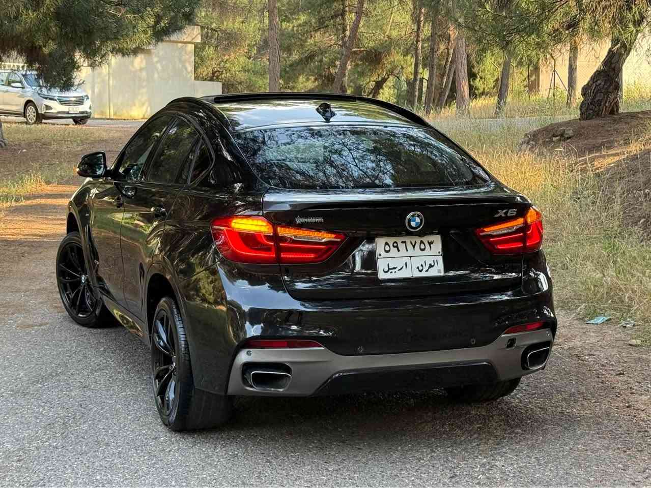 BMW 2019 X6 M Packaga 
شركة عروش كلين تايتل 
محرك v6 3.5 اكس درايڤ توين توربو
ماشيه 
198000 Km
السيارا مكفوله كفاله عامه 
مكان السيارا دهوك 
السعر328  ومجال
للستفسار//
***********
*********** 
موصفات//
فول فول
داخل قيسي
كشنات جلد
كشنات هيتر
فول تحكمات ستيرن
كامرا
شفتات
حساسات امامي
حساسات خلفي
اوتو ستوب
بصمه
هندبريك بصمه
صندوق بصمه
تبريد قطعتين
دادشو
رادار امامي
رادار جانبي 
سلايت
بعد بيها هوايه موصفات 
و السيارا فول فول و ما بيها مصرف الف دينار دهوك, العراق
