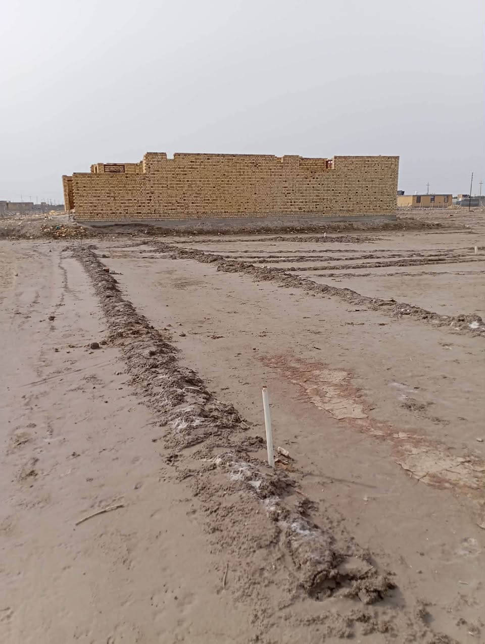 سلام عليكم قطعه زراعي حي الجوادين عمود 50 النزله الثانيه بل شارع مال حسن نصر الله المساحه 100 متر رايده ب 5 وبيه مجال بسيط مكفوله من العشائر والمشاكل رقم ***********

