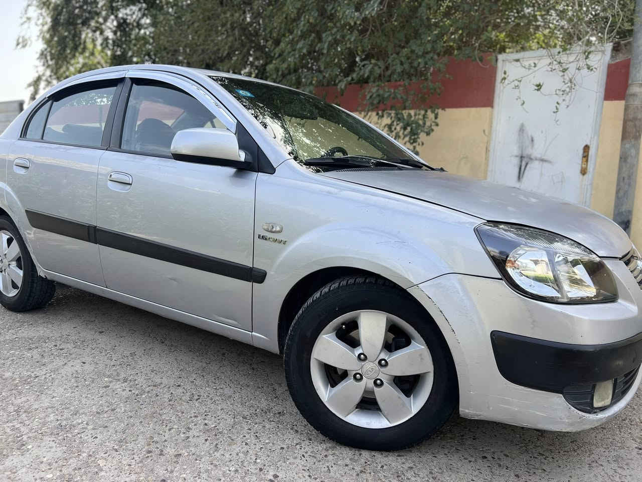 السلام عليكم رمضان مبارك
كيا ريو برايد2007
سياره فول 1/1مكفوله بدون ضرر فقط بدايه خياس هلال فقط سياره جاهزه تخم تاير وحداديه خير من الله 
رقم جديده وهزه جديده بأسمي شخصياً 
مواصفات 
شاشه 
تحكم ستيرن جهتين
تدفئه بالكشنات+كشنات جلد
مخرج AUX
مخرج سماعات 
مخرج هاتف 
تبريد لمس 
مري شفط 
السعر 75$قابل للتفاوض
مكاني بغداد الكرخ 
هـ***********
