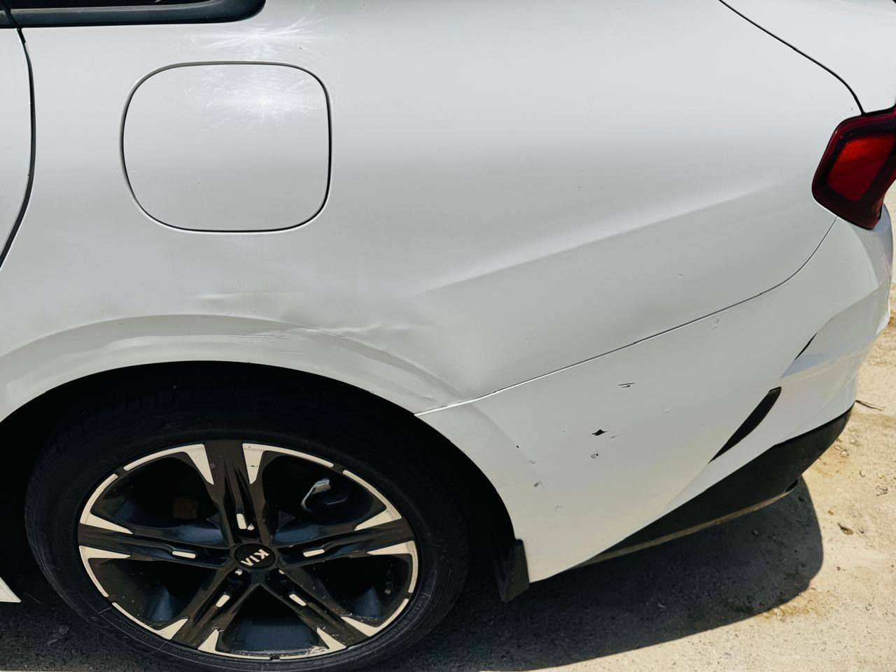 السلام عليكم 
كياk5 موديل 2021 خليجي
 مواصفات عاديه ماشيه 71000
كيلو متر
كشنات جلد احمر بلادي
تحكم ستيرن
كراسي الاماميه كهرباء
شاشه
وباقي المواصفات معروفه
السياره مكفوله من الصبغ
بيها بارد بالجاملغ الخلفي جهه السايق وشخوط خفيفه
السياره مابيهه اي نقص ولا عطل والتبريد بلادي وثلج
المكان الدوره جمعيه خير الله
التواصل خاص او عالرقم 
***********
