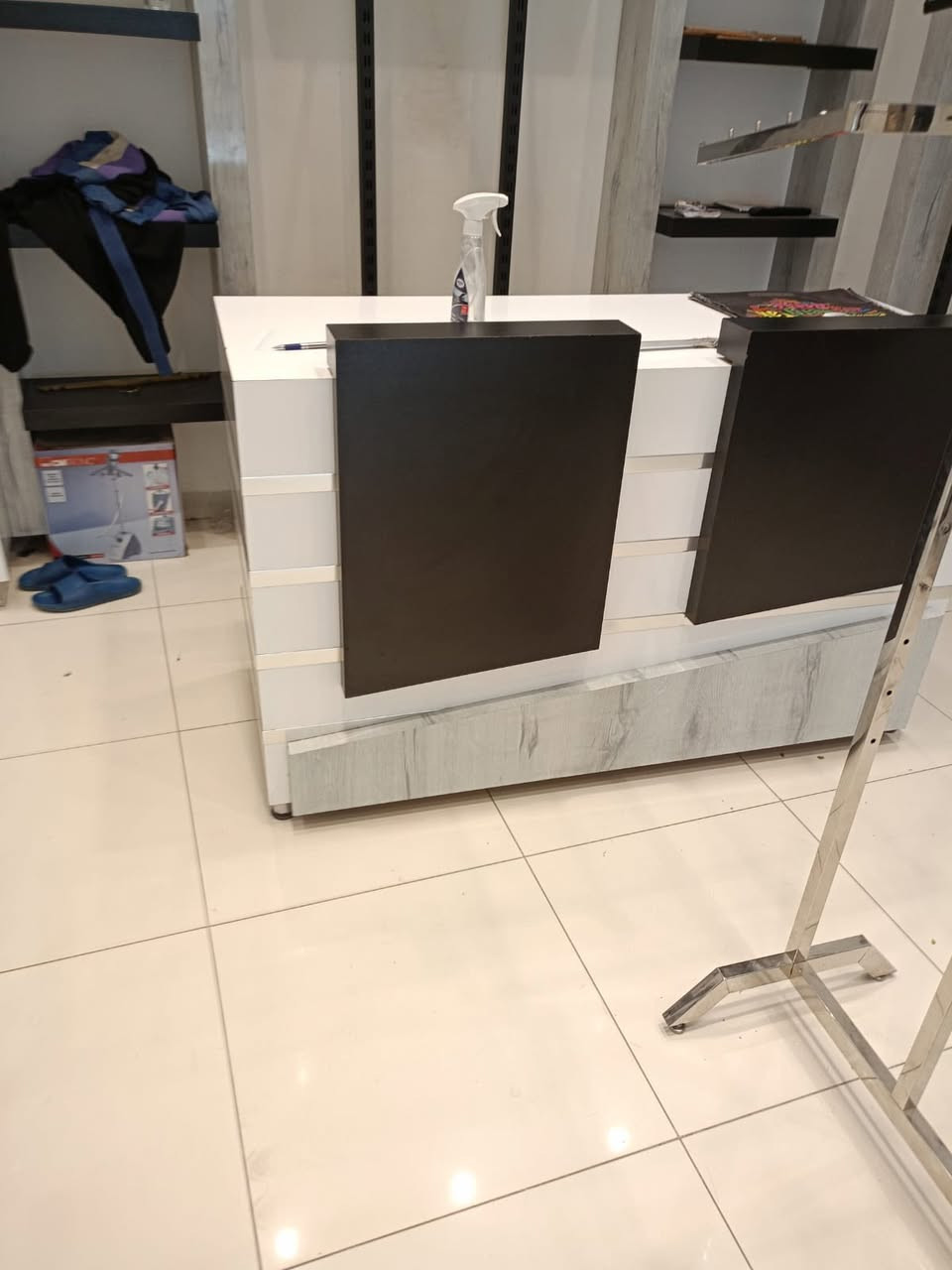 ميز 
ستاندات
غرفة قياس
شوكيات


**إذا كنت صاحب هذا الإعلان وتريد حذفه لأي سبب، رجاءا أرسل رسالة إلى الدعم الفني**
