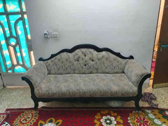 تخم للبيع 3كراسي 2قنفات مكان نادر الثانيه السعر 300 بي مجال للستفسار ***********
