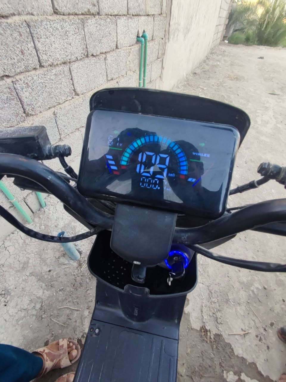 دراجه شحن R11للبيع موديل 25.سعر550وبيه مجال بسيط. رقمي***********.الناصرية قضاء سيد خيل منطقه سيد ضاهر
