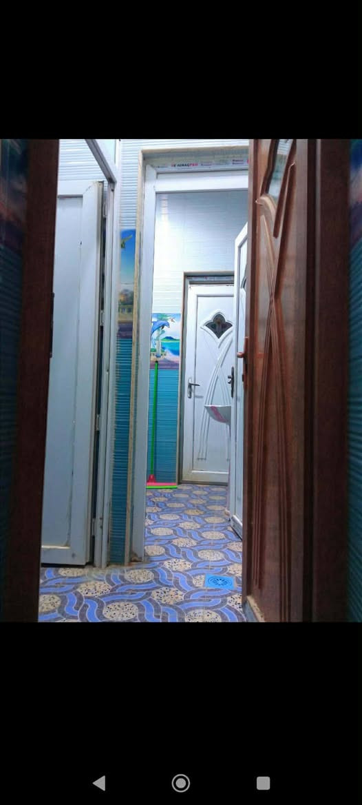 اللهم صل على محمد وال محمد. بيت مساحه 200متر خدمات كامله مي كهرباء مجاري ثالث بيت عن الشارع العام حي الاكرمين شارع الشموع .طابو صرف . بناء درجه اولى.. للتواصل الاتصال على الرقم ***********
