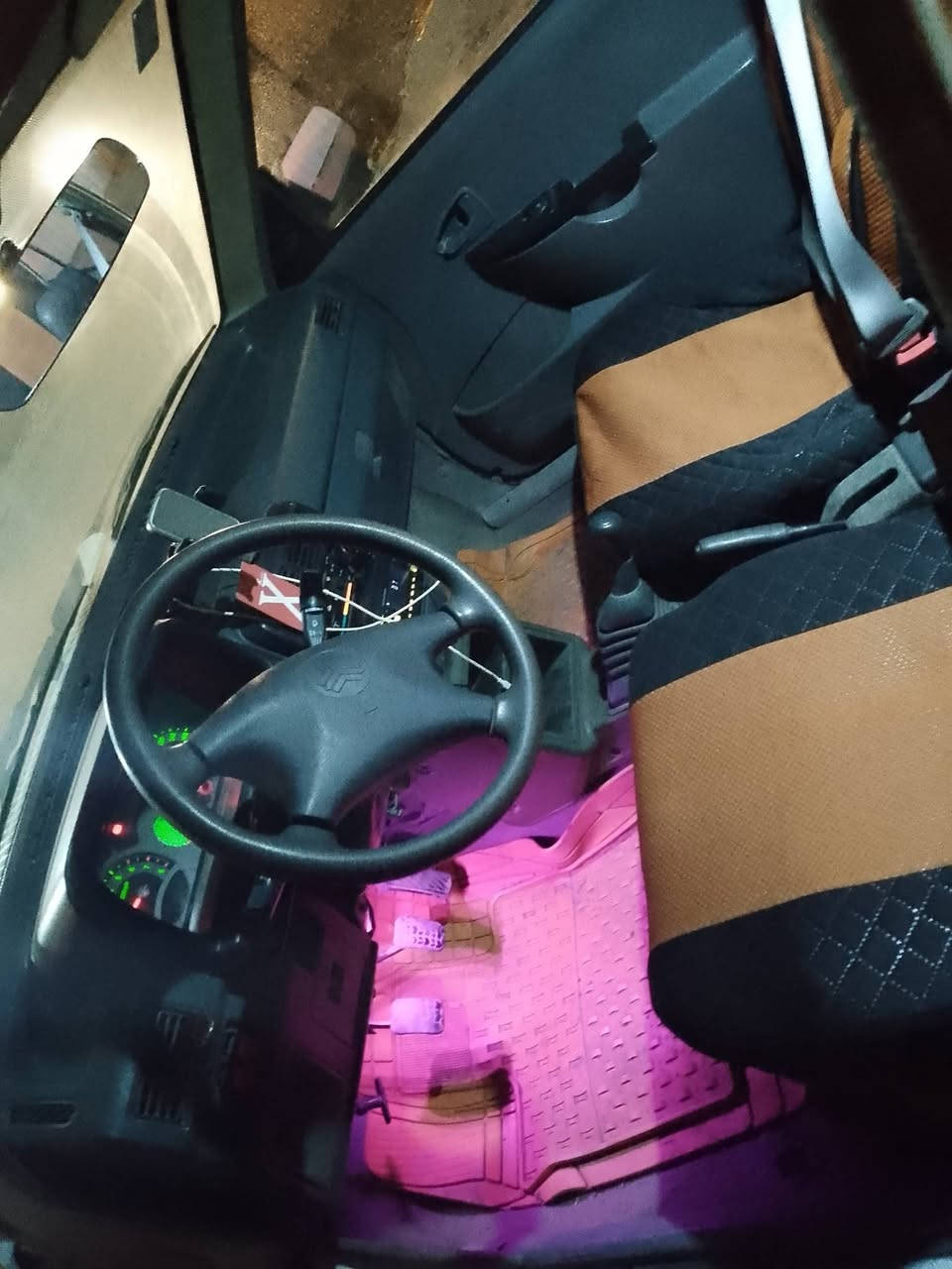 سلام عليكم سايبا 2010 محدثه تكمه السياره بأسمي هزه جديده تدفئه و تبريد شغال  السعر 32 وبيها مجال  مكان بغداد  ***********
