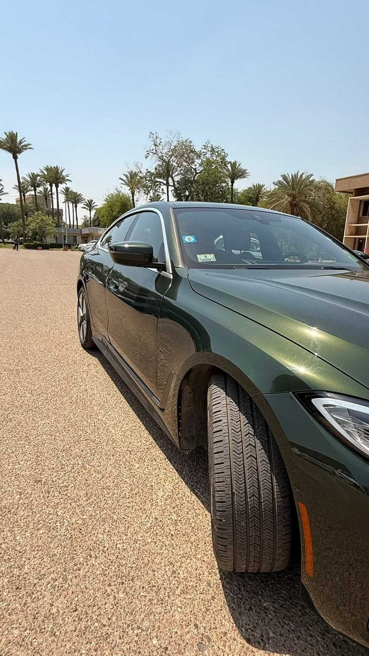 السلام عليكم 
بي ام دبليو BMW i4 Edrive40 2024
فل الكترك (كهرباء بالكامل) رقم بغداد - بجم كبس
الحجم الكبير بطاريه كبيره مو حجم 67 كيلو واط وانما 84 كيلو واط
المواصفات:
تشغيل تبريد بتوقيت معين بالوقت الي تريده تلقائيا
 وارد امريكي 
 لون اخضر
 محرك كهرباء 
 بطارية 84 كيلو واط / ساعة (الشحنه تمشي 400-450 كيلومتر حقيقي)
 بانوراما
 لايتات امامية متحركة عدسة Adaptive laser led 
 حساسات امامية وخلفية 
 رادات جانبية وامامية
 كاميرا 360 درجة
 توقف ذاتي (امامي وخلفي)
 تنبيه اصدام للمركبات وللاشخاص
 محدد ومثبت سرعة + تنبيه الخروج من المسار
 نظام الترفيه idrive 8 احدث نظام 
 ممكن عرض خريطة ويز على الشاشة الاماميه (امام السائق)
 المسافة المقطوعة 11 الف ميل 
 مقاعد كهرباء + تسخين مقاعد + تسخين مقود قيادة
 اوامر صوتيه في النظام الترفيهي 
 السرعة من 0-100 خلال 5 ثواني 
 حادث السيارة : الابواب الجانبية عكس السايق (تم تبديل الابواب بأبواب اصليه بلاديه) 
 السيارة جديدة جداً ونظيفة ومناقصها اي شي 
 مكان السيارة بغداد – العامرية
 
رقم الهاتف ***********

