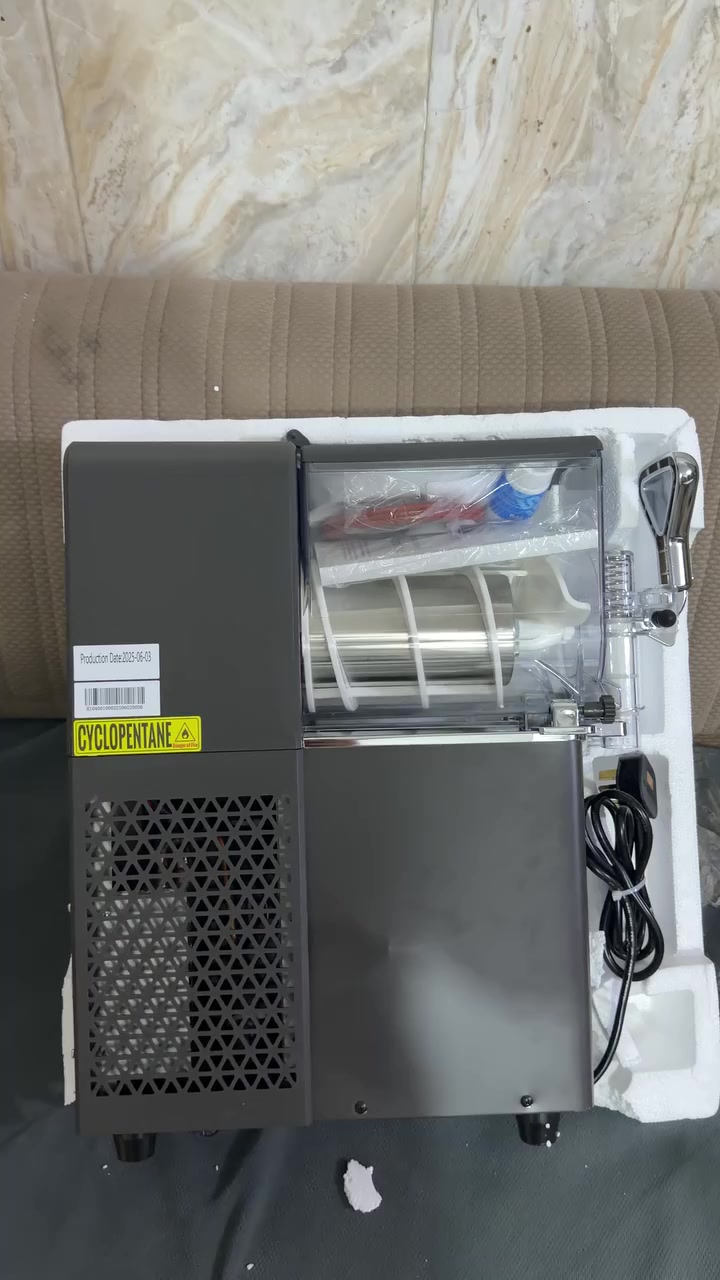 نبذة باستخدام الذكاء الاصطناعي

جهاز GSEICE Slush Machine هو صانعة سلاش للاستخدام المنزلي والتجاري.
يتميز الجهاز بتصميم موفر للمساحة، وقدرة على صنع الكوكتيلات بلمسة واحدة، وهيكل مقاوم للتسرب. 
يعمل الجهاز على تجميد الخليط وكشطه لإنتاج ثلج ناعم ورقيق. 
يحتوي على محرك قوي وسعة تناسب التجمعات العائلية أو الحفلات. 
يبلغ وزن المنتج حوالي 17.769 كجم. 
الترجمة
GSEICE: جيسيك (اسم العلامة التجارية)
SLUSH MACHINE: ماكينة السلاش
HOME/COMM: منزلي/تجاري
KEEP UP RIGHT: يُحفظ عمودياً
Smaller space: مساحة أصغر
One-touch cocktail making: صنع الكوكتيل بلمسة واحدة
Leak-proof upgrade: ترقية مقاومة للتسرب
Simple, convenient and fast: بسيط، مريح وسريعMade Ch 
السعر85مع توصيل


**إذا كنت صاحب هذا الإعلان وتريد حذفه لأي سبب، رجاءا أرسل رسالة إلى الدعم الفني**