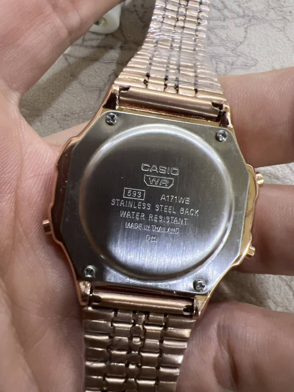 كاسيو A171WE – الكلاسيك يرجع بقوة
منبه يومي
ستوب ووتش
إضاءة ليلية
عرض تاريخ ويوم 
مقاومة ماء خفيفة
خفيفة ومريحة باللبس
16 والتوصيل مجاني على اول تم


**إذا كنت صاحب هذا الإعلان وتريد حذفه لأي سبب، رجاءا أرسل رسالة إلى الدعم الفني**