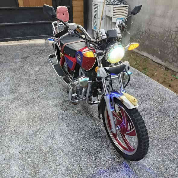 من رخصت الادمن
السلام عليكم دراجه للبيع جونده فحل جديده 
لوك برغي ممفتوح بيها ترايك وين متريد اصولي 
السعر    مليون /  100  الف 

موديل / 2020

***********
