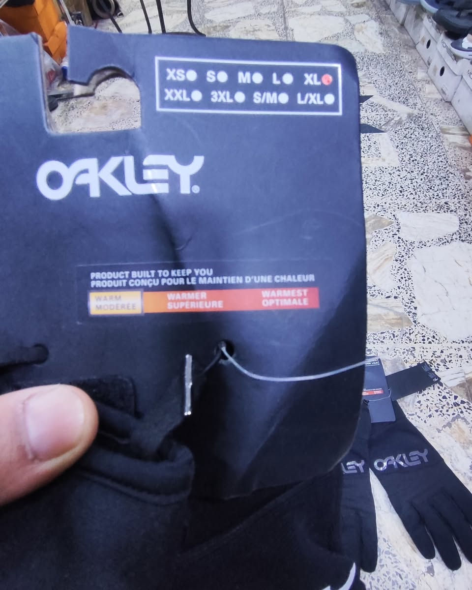 جفوف اصلية اورجنال ماركة OAKLEY 
قطعتين فقط 
قياس XL 
مكان كرادة داخل مجاور دايموند مول في فرع علاء حداد محل الأيطالي الايطالي


**إذا كنت صاحب هذا الإعلان وتريد حذفه لأي سبب، رجاءا أرسل رسالة إلى الدعم الفني**