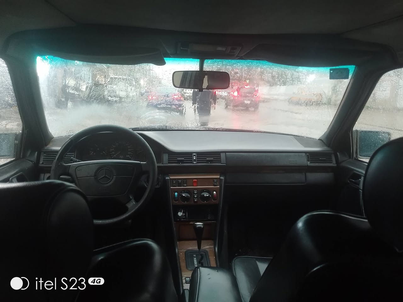 سلام عليكم سياره مرسيدس 300 سياره بلاديه وجديده ماملعوب بيه شي وجاهزه كلش حلوه رقم بغداد نكليزي رقمه حلو سنويه 2030 تحويل مباشر سياره الله شاهد علبلاد مكاني بغداد سعر 55 شراي يخابر واني بخدمته رقمي ***********
