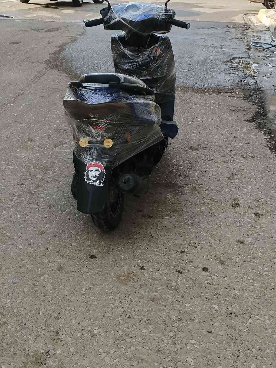 دراجه البيع سكنس ياباني مديل 2023 كهربائيات كله شغاله بصمه تشغيل عند بعد الدراجه نضيفه كلش محرك ياباني ما مفتوح بل شرط لا صرف ولا بخار 
مكاني كركوك 
الرقم ***********متواجد واتساب 
السعر 375وبيه مجال
