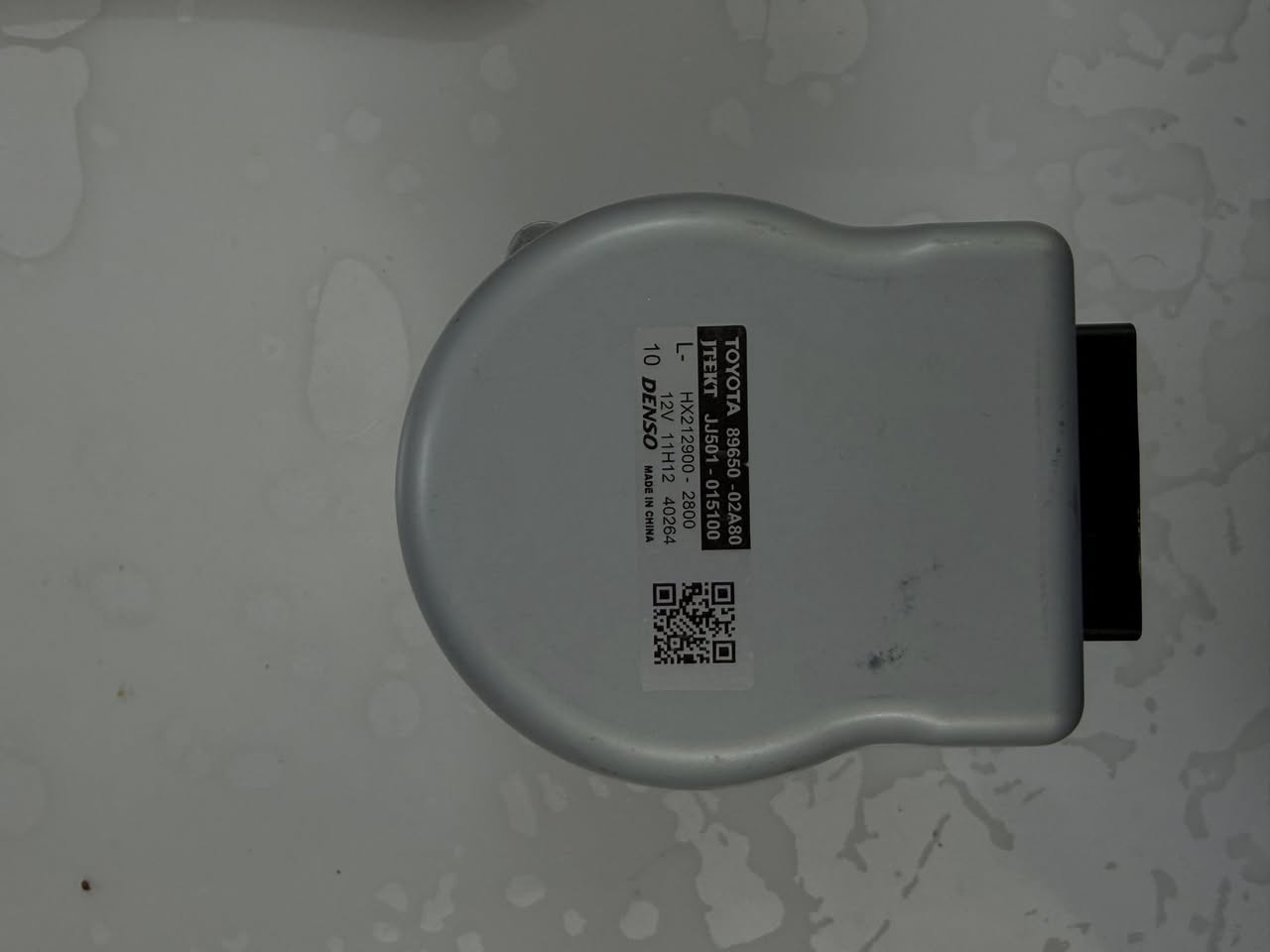 مخصصة بشكل محدد لسيارات تويوتا كورولا (Toyota Corolla).
هذا الجزء هو كمبيوتر (وحدة تحكم) نظام التوجيه الكهربائي لسيارات تويوتا، والمعروف بـ EPS Control Unit أو Power Steering ECU.
🛑🛑🛑للبيع 
الشركة المصنعة: شركة DENSO بالتعاون مع JTEKT.
الوظيفة: هو العقل المدبر لنظام الوقود حيث يستقبل البيانات من حساس العزم وسرعة السيارة ليحدد مقدار القوة التي يحتاجها المحرك الكهربائي لمساعدتك في تدوير محرك الوقود بسهولة.


**إذا كنت صاحب هذا الإعلان وتريد حذفه لأي سبب، رجاءا أرسل رسالة إلى الدعم الفني**