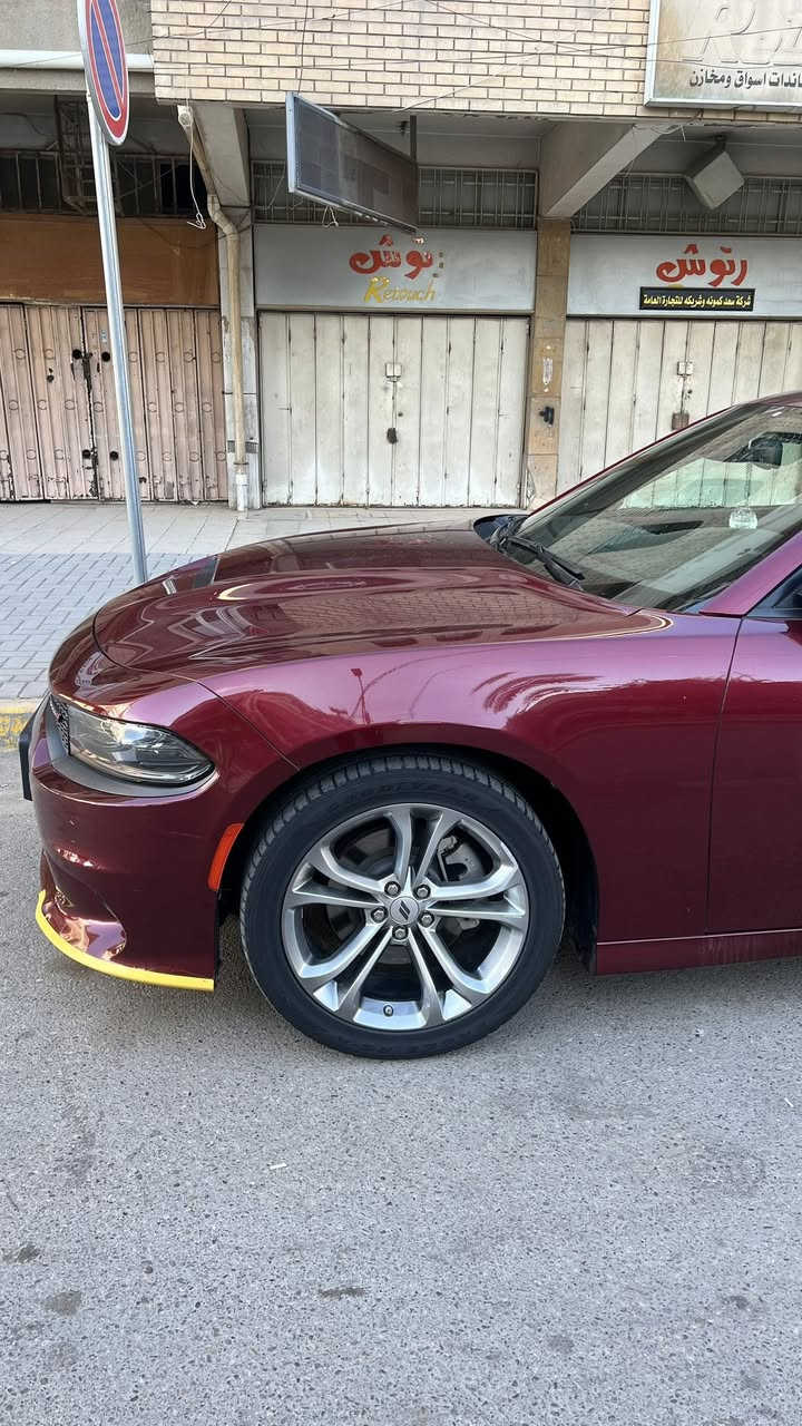 (جارجر موديل 2022 GT PLUS جيتي بلاص )
‏(‌‎ خليجي وكاله هارلم ام ضمان داخل احمر ) 
‏‌‎( المحرك : 6V 3600. ) 
‏‌‎(سياره كفاله عامه لا صبغ ولا بارد ) 
‏‌‎العداد : 17 الف ميل شرط الفحص  ( سياره جديده ) 
‏‌‎(سياره بلاديه كله علا ايدي من الزيرو )
‏‌‎(لون كرزي داخل احمر بلادي ) 
( رقم بغداد بسمي الجديد تحويل ثاني يوم )
‏‌‎المواصفات :
‏‌‎* نسخة  GT PLUS
‏‌‎* نقطة عمياء . 
‏‌‎* حساسات خلفية . 
‏‌‎* شاشه كبيرة مع نظام ملاحة نفكيشن GPS .
‏‌‎* سستم صوت الپاين مع سماعات پريميوم .
‏‌‎* ويل قياس 20 انج . 
‏‌‎* مصابيح امامية زنون . 
‏‌‎* كشافات الضباب زنون .
‏‌‎* فتحت سقف (سلايد) . 
‏‌‎* مقاعد رياضية من الجلد الفاخر . 
‏‌‎* المقاعد الأمامية كهربائية . 
‏‌‎* ذاكرة لحفظ وضعيات الجلوس (ميموري) . 
‏‌‎* مقاعد أمامية تبريد وتدفئة . 
‏‌‎* تشغيل عن بعد . 
‏‌‎* ستيرن كهربائي . 
‏‌‎* تدفئة ستيرن . 
‏‌‎* محدد سرعة . 
‏‌‎* تلفون بلوتوث . 
‏‌‎* كاميرا خلفية .
‏‌‎* مرايا متحسسة للاضاءة العالية .
‏‌‎* كير شفتر بالستيرن . 
‏‌‎* دخول ذكي (بصمة) .
السعر  320 $ وبيه مجال 
*********** مكاني بغداد حي القاهرة
