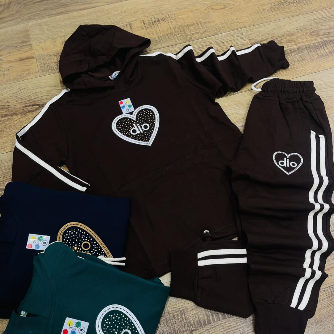 ‏‎🛑🛑جديد عيد الفطر   .2026🛑🛑 
‏‎📍العنوان /موصل حي العربي 📍  
تراك بناتي بهاري 
قياس 6.8.10.12
‏‎📩للحجز والتوصيل مراسلة الصفحة 📩
‏‎☎️او الاتصال على الرقم ***********☎️
‏‎سعر توصيل. موصل /3.000
‏‎يوجد توصيل جميع المحافظات العراق .5.الفً
