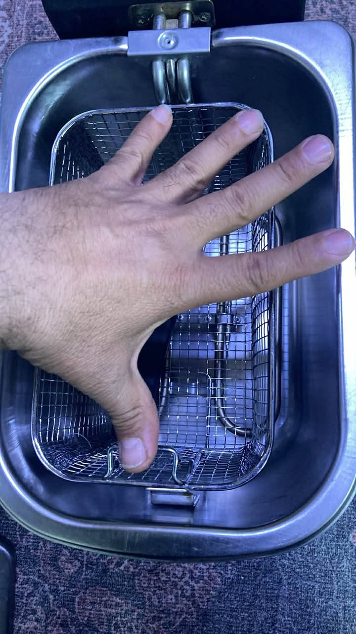 السلام عليكم… قلايه كهربائيه للفنكر او الكنتاكي … انكليزيه أخت الجديده من الفولاذ المقاوم للصدا.. شاشه رقميه لاختيار درجه الحراره والوقت.. السعر 40 الف شامل التوصيل..تحياتي


**إذا كنت صاحب هذا الإعلان وتريد حذفه لأي سبب، رجاءا أرسل رسالة إلى الدعم الفني**