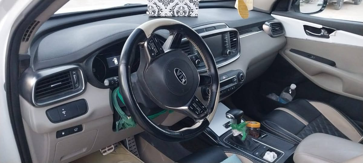 #كيا_سورنتو
موديل 2020 خليجي 

فول مواصفات عدا البانوارما مكفوله كفاله عامه 

#السيارة عل وضع الشركة داخل وخارج.

6 سلندر 3500

رقم بغداد دولي 

سيارة جديده بحاله الوكاله سعره ب
272 وبيه مجال قليل  مكاني ديوانيه عفك 

رقم صاحب السيارة***********
