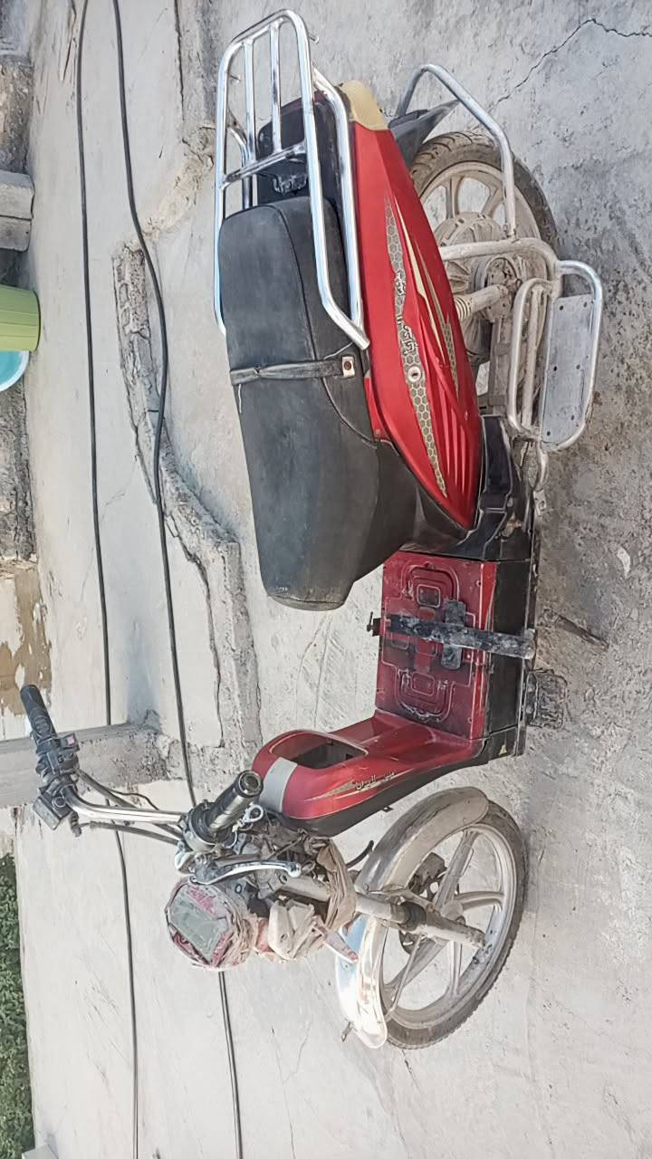 السلام عليكم موطور شحن للبيع نوع هارلي  نقصه بس بطاريات كهرباياته كله عل ضمان. شرط تحطله بطاريات اذا مشتقل ترجعه السعر 125وبي مجال بصيط لل شراي مكاني النبار الخالديه للتواصل   ***********
