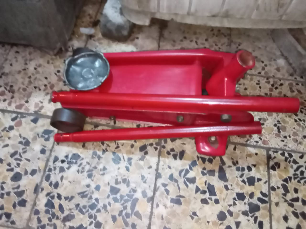 ⭕ يوجد توصيل لكافه المحافظات
جك عربانه 3 طن جديد استعمال جدا قليل نظيف حيل يفيد اصحاب المارسيدس والبي ام دبليو تكدر تشيله بالسيارة حجمه متوسط السعر 85 الف المكان بغداد ***********
