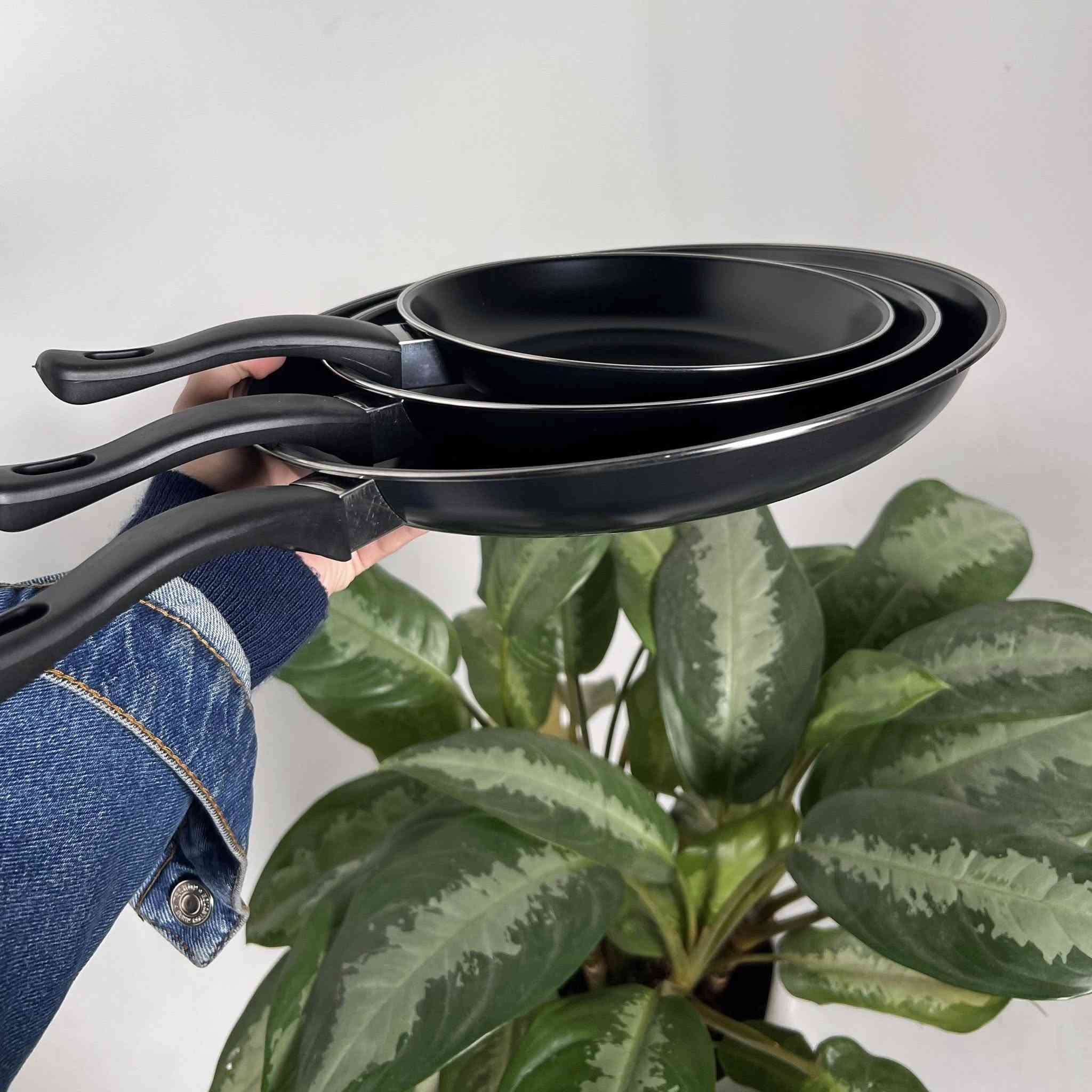 عرض بمناسبة شهر #رمضان المبارك
🔥🔥 19 الف فقط 🔥🔥
✨ طبخ أسهل ولمسة ذهبية بمطبخك!

سيت طاوات كولدن فيش – 3 قطع بطلاء غير لاصق لطبخ مريح وتنظيف سريع 💦
هيكل سميك وتوزيع حراري متوازن 🔥
حواف ستانلس ستيل لصلابة أكثر 💪
3 قياسات تناسب كل وجباتك 👌
حجم 20،25،30 سم 

#طاوة #مطبخ #طاوات


**إذا كنت صاحب هذا الإعلان وتريد حذفه لأي سبب، رجاءا أرسل رسالة إلى الدعم الفني**