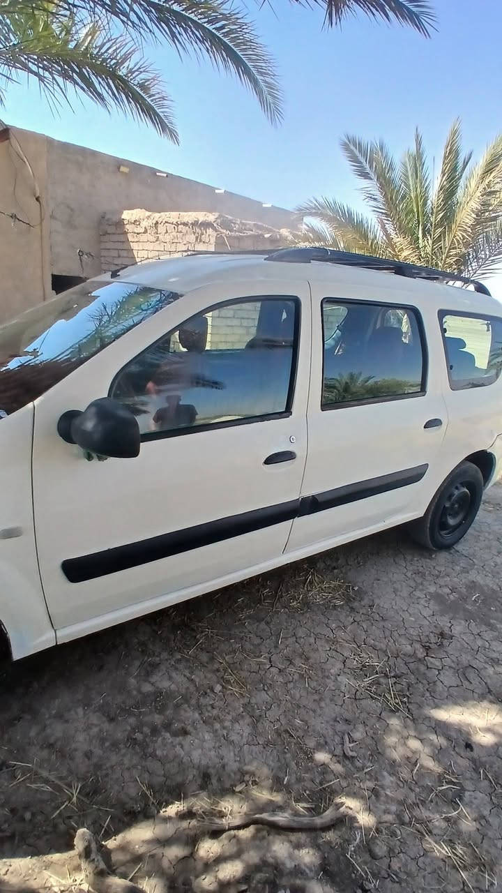 سلام عليكم رينو لوكان للبيع موديل 2010 مكفوله مكينه وكير رقم رنجف انكليزي سنويه ل 30 مصفره هيه وغرامات سياره جاهزه كبل لشارع ل تصال ***********
