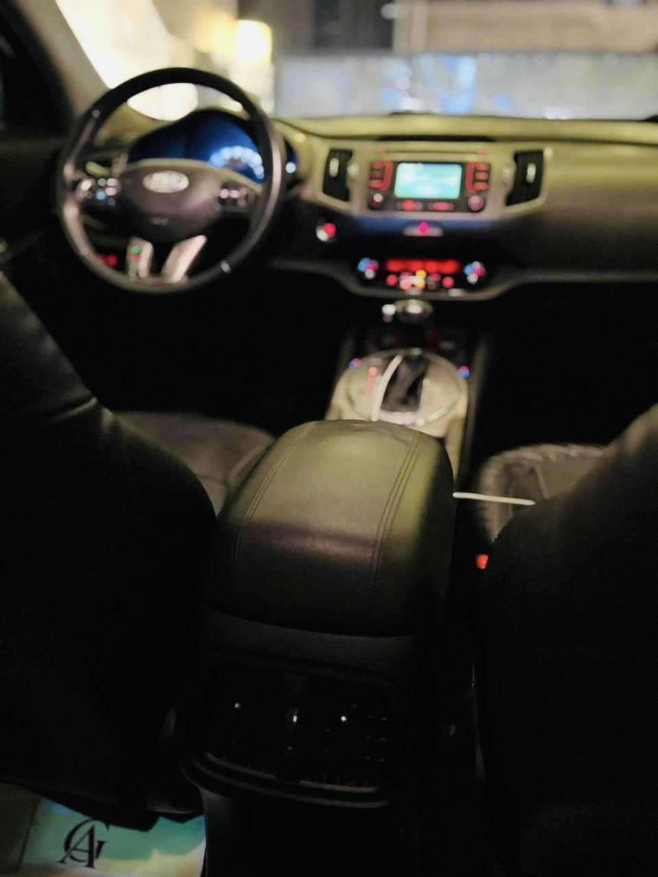 كيا سبورتج  للبيع خليجي موديل 14 في اي بي فقط بيها دعاميه صبغ وشبر بارد بالجاملغ باقي السياره مكفوله سياره فول مواصفات بصمه  بانورما فورويل كشنات جلد تدفئه تبريد مري شفط لايت لد ثلاجه مكينه 2400 حساسات امامي خلفي/السعر 170 وبيها مجال بسيط 
للاستفسار ***********
