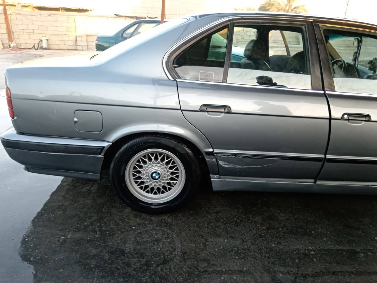 525 موديل 1991 وا ياباني محرك مسكر تك فانوس وكير ع الشرط ومنضومه غاز  ايطالي حداديه جديده بدون صبخ شرط بلاد تخم تاير جديد باتري كهربائيات كلها تشتغل بلاد رقمها بغداد ب اسمي سنويتها لسنة 30تاريك وين ماتريد رونها ناصي وسعرها 60
***********
