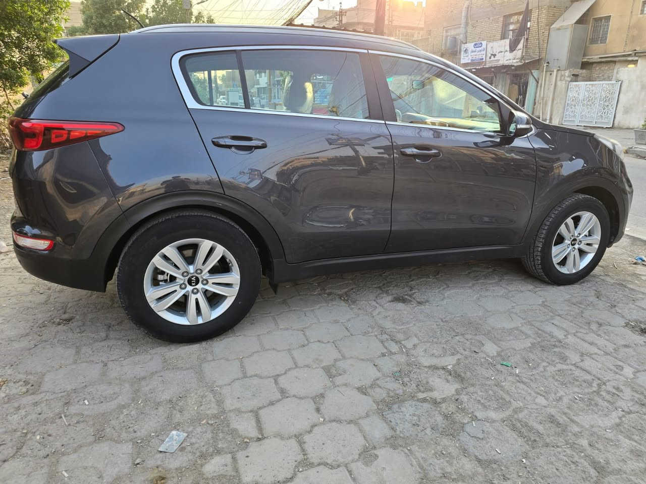 سلام عليكم سبورتج موديل 2017 سيارة خير من يم اللة 
شوفت عينك سيارة حلوة ومرتبة العنوان العبيدي شهداء  مكينة 2000  رقم ***********سيارة حيل حلوة وبلعافية على لي يشتريهة سعر 160 بيهة مجال بسيط
