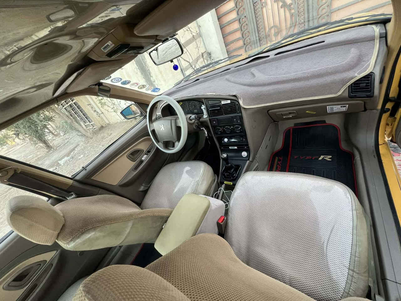 السلام عليكم بيجو لميس405 للبيع موديل 2015 هزه جديده السنويه بسمي محرك فرنسي كير ومحرك مكفوله ضربته جاملغ امامي معمر السعر 40 وبيه مجال بسيط العنوان التاجي سبع البور  للاتصال ع الرقم *********** يوجد واتساب
