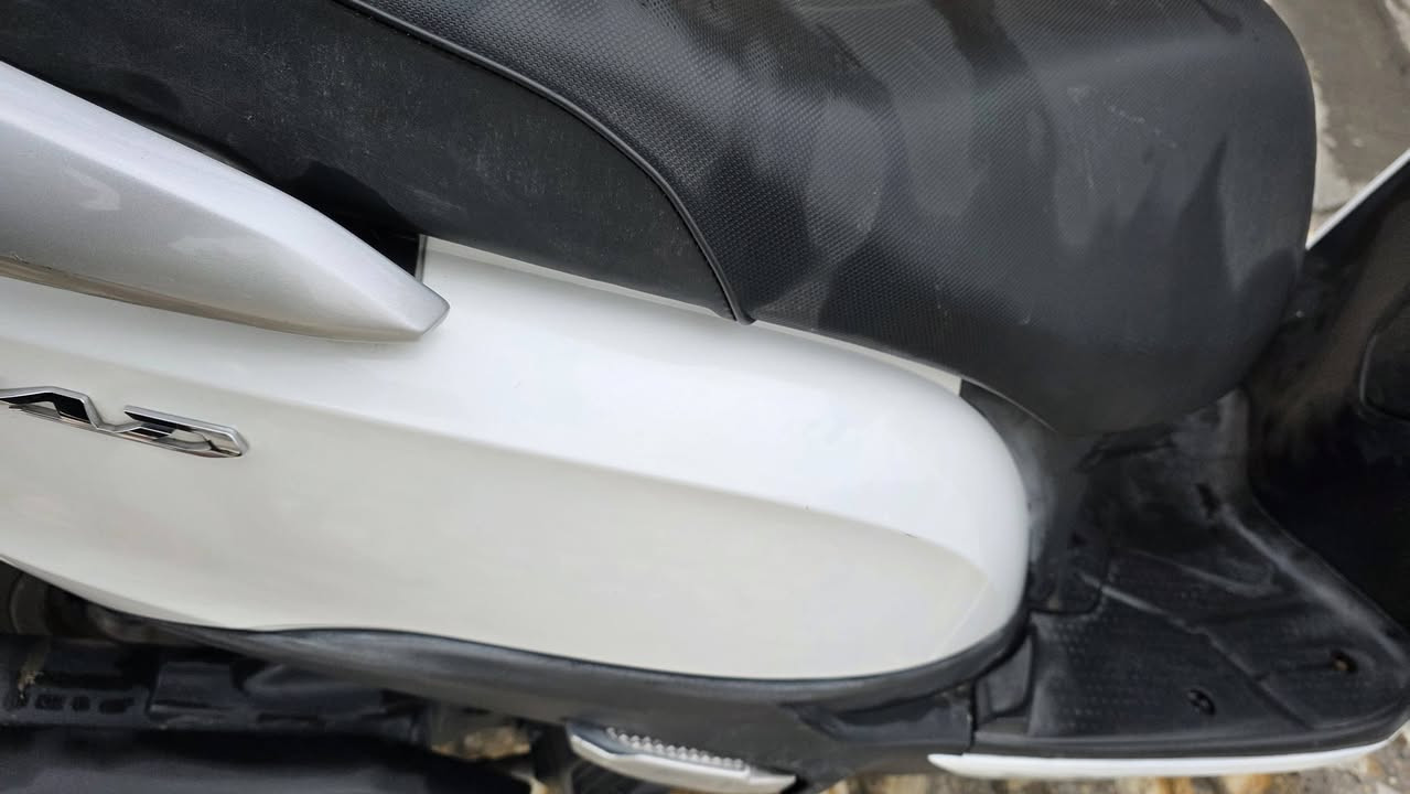 السلام عليكم دراجة هوندة ليدي 🇯🇵 ياباني
‏مرقم بغداد  مشروع وطني رقم إنكليزي بسمي تحويل ثاني يوم  هزة جديدة

‏مكينة125لون ابيض صدفي  

‏ماشية 24الف وبل يابان ماشية10 تالاف 

‏مواصفات

‏حساس ازدحام ✅

‏حساس استان ✅

‏تدفئة بل يدات ✅

‏الدراجة ورقة المزاد مالتهة وصور اليابان وتقريرهة  مالتهة موجود    

‏الدراجة مكفولة كفالة عامة 

‏​📍 المكان: بغداد - الشعب 

‏📞 للتواصل والاستفسار: (‪***********‬)📱
