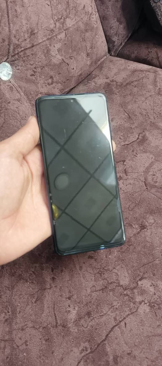 سلام عليكم بوكو اكس ثري برو ذاكره 256 شاشه 120 هيرتز مامفتوح وهاي الفطور بل لزكه شاشه نضيفه ببجي 60 فريم  السعر 140 وبي مجال حك الجيه مكاني كربلاء حي العامل ***********
