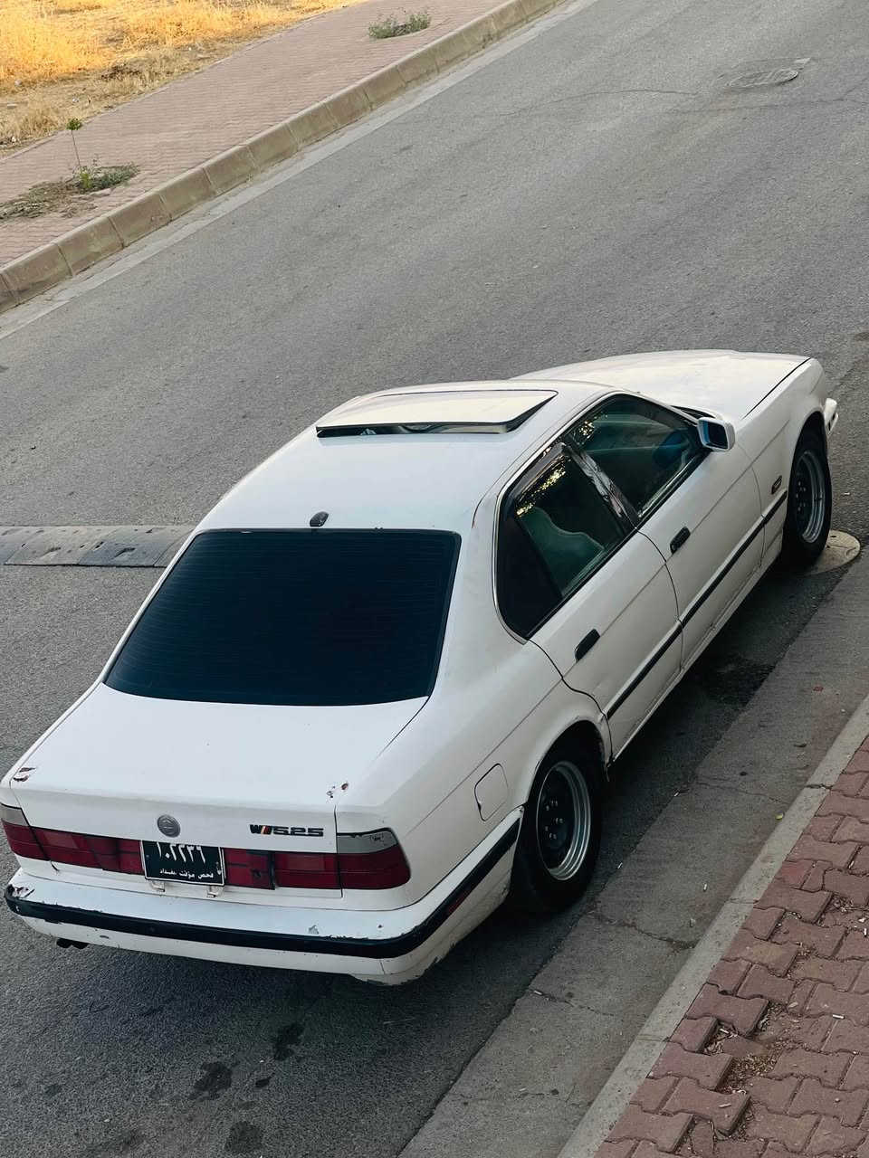 BMW مۆدێل ١٩٩٣ ٥٢٠ گێڕعادی سڵایت مەکینە کەپس ٤ جام کارەبا ئارمی سلێمانی ئەسڵ بەشەرت چوار تایەو ویلی باشی لە ژێرە سەیارەکە کامل بە شەرەت گێڕو مەکینەی بەشەرەت ئارمو ئەوەلیاتی بە شەرەت کارەبایی هەمووی ئیش ئەکات ماڵی دۆستە🇩🇪 
*********** السليمانية, العراق
