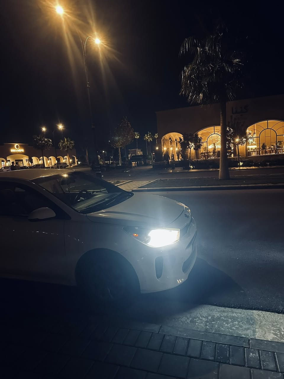 السلام عليكم كيا ريو موديل ٢٠ ماشيه. ٤٣ ميل سياره بدون صبغ بارد شويه بالجاملغ وآقل شبر بالبنيد مواصفات شاشه جبيره مثبت سرعه كاميره فول تحكم ستيرن سياره نظيفه  صور الحادث بالمنشور محرك ١٦٠٠ دوش تواصل واتس اب ***********
