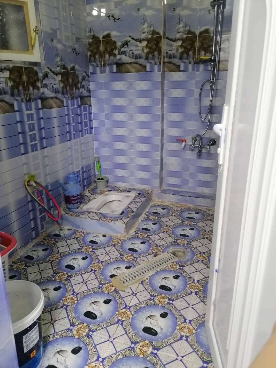 بيت للأيجار طابق ثاني يحتوي على غرفتين وصالة وخدمات ...
حي البساتين/حي المصطفى :- شارع الضغط 
علمآ ان المنطقه تحتوي على كافه الخدمات ومبلطه ...
للاستفسار الاتصال بالرقم :- ***********  ابو علي
