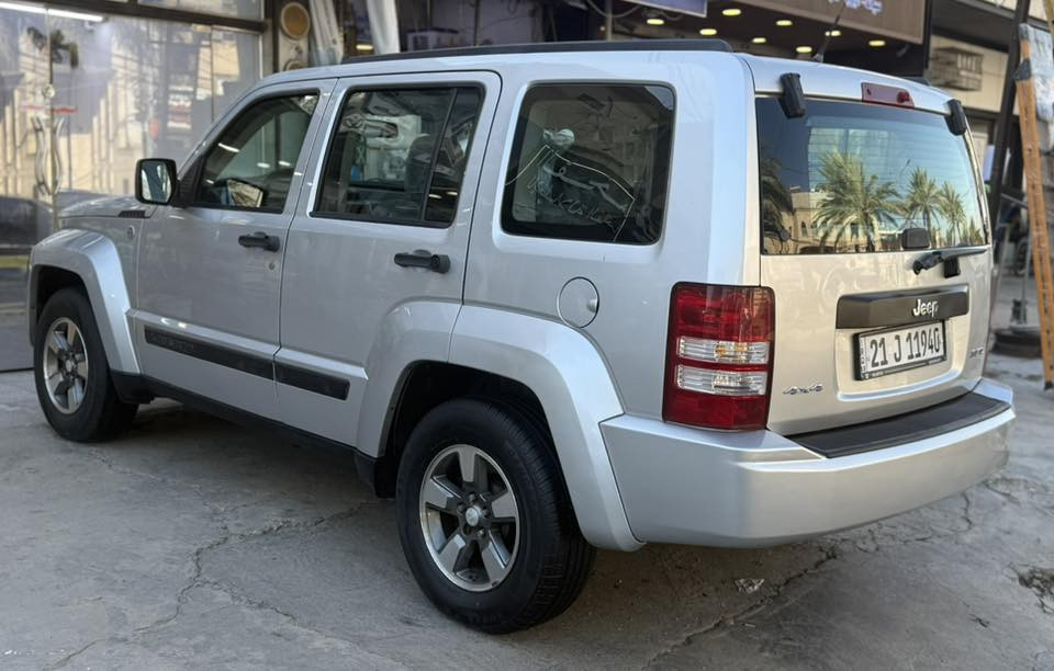 سلام عليكم
جيب لبرتي موديل ٢٠٠٨ محرك ٣٧٠٠ رقم سليمانية الجديد باسمي
رقم وهزه و سنوية كله جديد تريد وكالة او تحويل اني حاضر
السيارة نظيفة خارج وداخل
و جاهزة من كلشي 
كير محرك كهربائيات تبريد تدفئة صدر كله مكفول
تخم تاير جديد
بيها صبغ بنيد فقط بدون دواخل / ايرباكات كلها سليمه
مكان السيارة بغداد
السعر 92 ورقه
اتصال ***********
