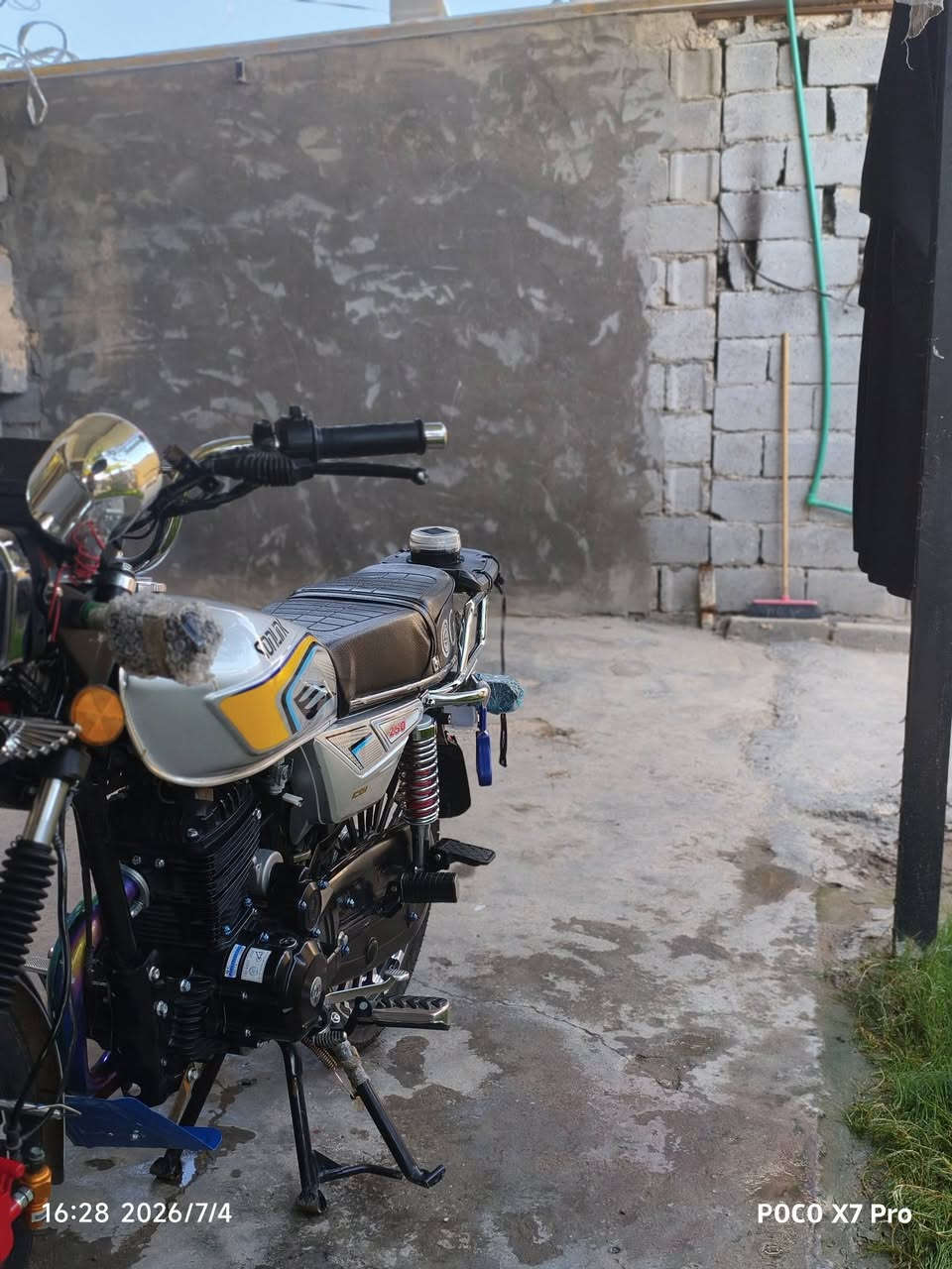 السلام عليكم. دراجه للبيع نوع سونك موديل 2026 250Cc ضاغطه وزنجيل باب اول دراجه جديده بجيسهة مكاني بغداد محمودية السعر ب 1250 مليون وبيهة مجال رقمي ***********
