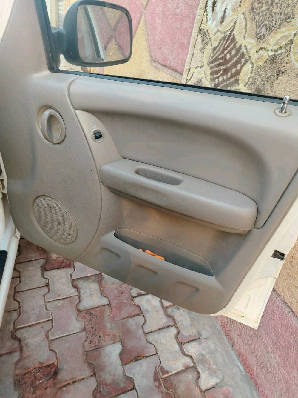 جيب لبرتي 2004 مال مزاد قرصه بعده ماطالع مزاد أربيل علمن سياره مصبوغه عام وكاله  من الضربه القويه تبريد شغال سياره ما عايزه شي بس الحداديه الوره مكان السياره البصره اتعهد  بل وكاله العامه 