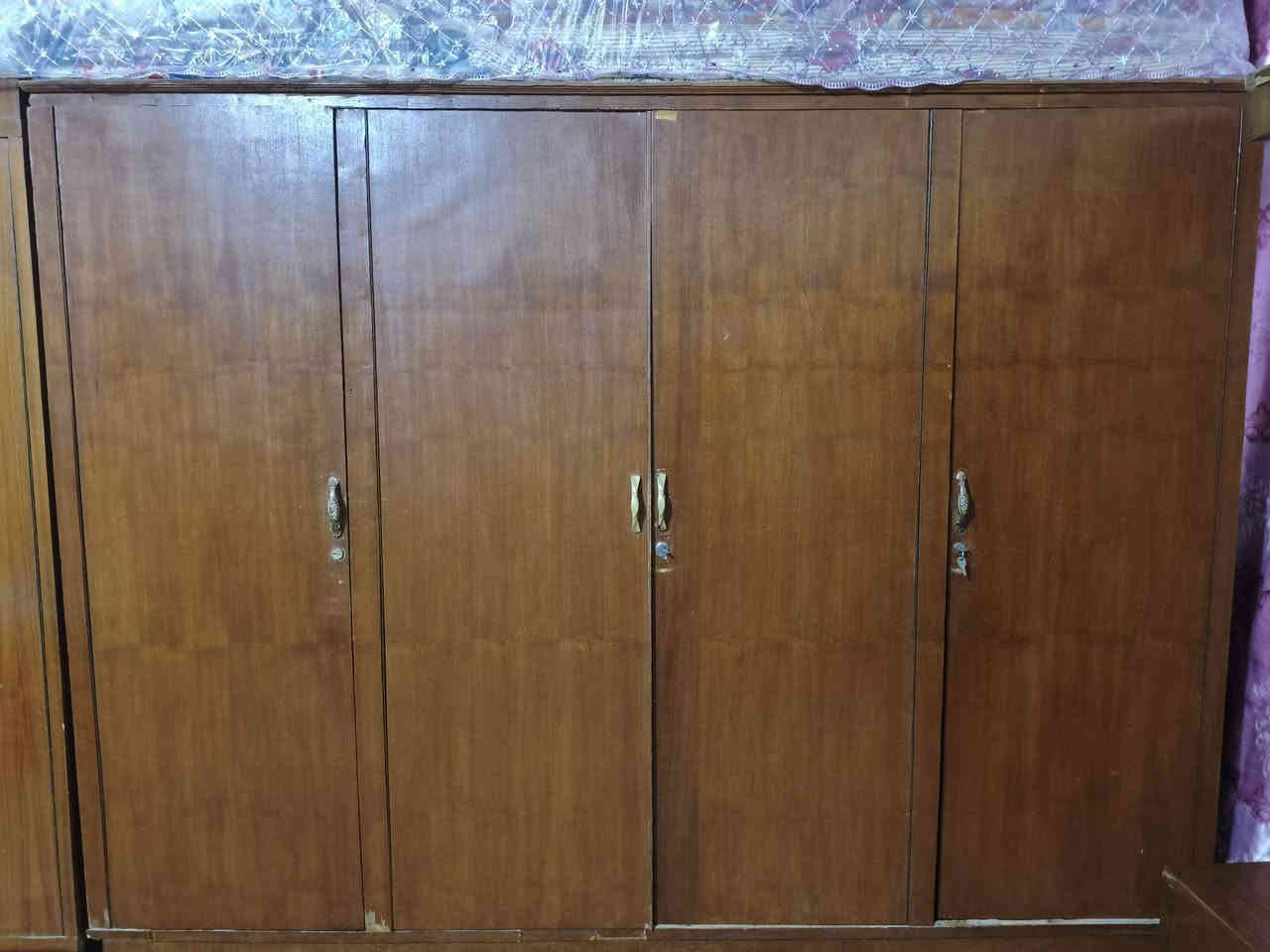 غرفه اخشاب للبيع ( غرفه ام 5 صاج ) سعر 550 وبي مجال كلش قليل 
و كنتور صاج ابو ٤ سعره 200 وبي مجال قليل
تواصل *********** وتساب او اتصال
