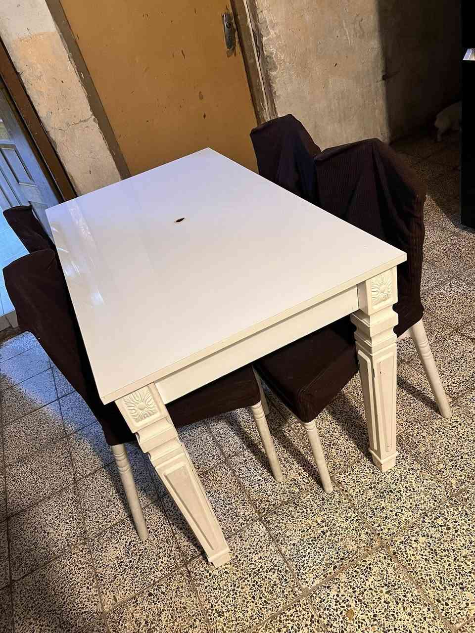 ميز طعام مع ٤كراسي عضم عاج الميز بي حرق بسيططط اريده ب ٢٠٠


**إذا كنت صاحب هذا الإعلان وتريد حذفه لأي سبب، رجاءا أرسل رسالة إلى الدعم الفني**