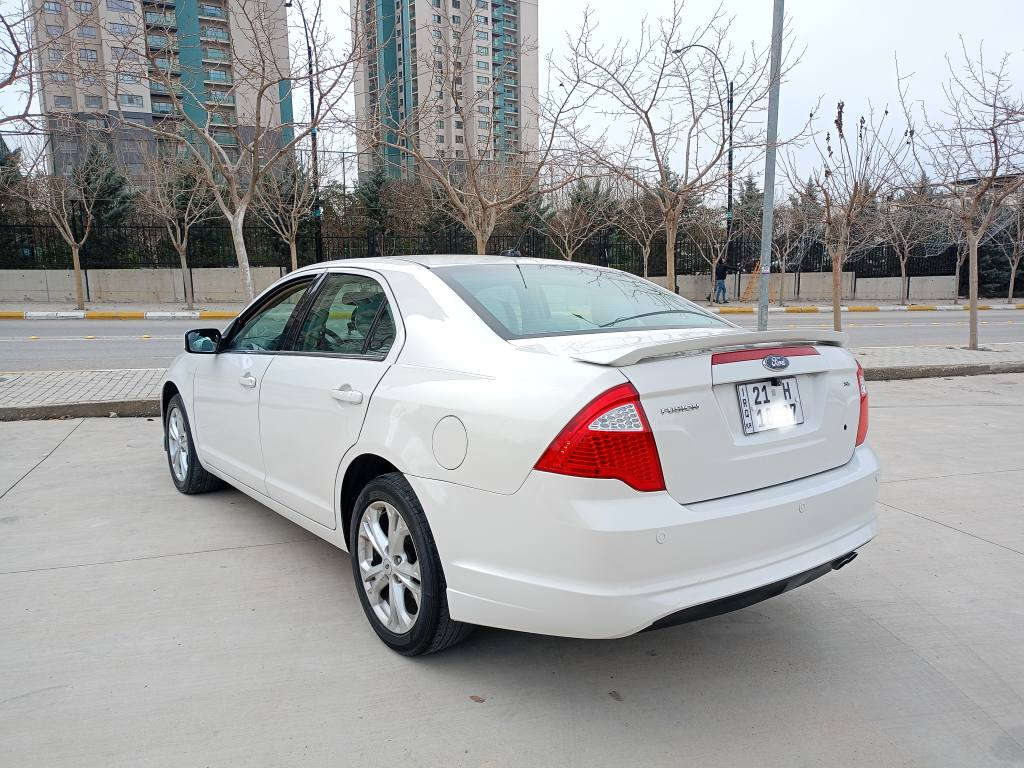 فۆڕد فیوسن 
مۆدێل ٢٠١٢ 
گێڕ ئۆتۆماتیک مواسەفات se
چوارپارچە بۆیاخ بێ ناوگرتن ڕەسمی سۆنەرم داناوە
گێڕومەکینە بەشەرت 
١٣٨ مایل حەقیقی ڕۆشتووە 
سەیارەکە زۆر زۆر تازەیە ماڵی دۆستە 
سەنەوی تازەیە  
قفڵی ٨٨ گەڵایە بۆ معامەلە تەلەفون مەکە تکایە 
*********** السليمانية, العراق
