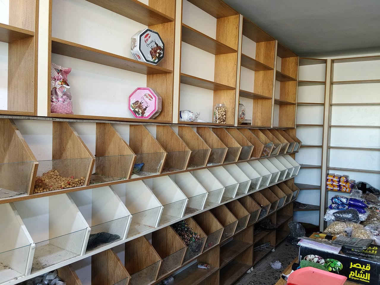 رفوف للبيع
***********
