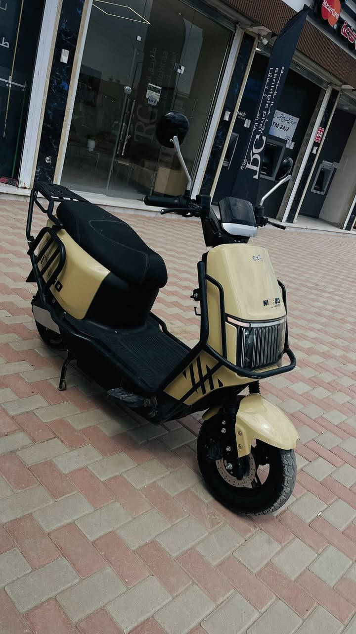 سكنس الصقر 2026 مستخدمة قليل مابيهة نقص
ست بطاريات كبار ضمان البطاريات 
سرعتهة 70 تمشي بالشحنة الوحدة 60كم 
نضام R-P ومثبت سرعة 
بريكات هايدروليك امامي خلفي 
سعرهة 700 الف مكاني بغداد ابو غريب الزيتون 
*********** ، ***********
