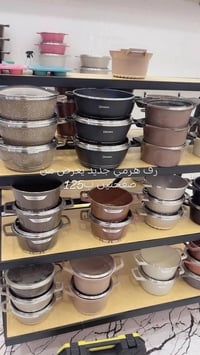 متوفر رفوف خشب جدد مامستخدمات ابد 8قطع ب200الف و رف هرمي جديد يعرض على...