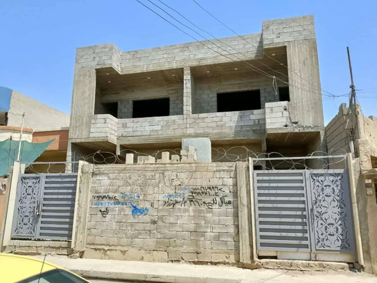 هيكل للبيع مساحه 110 أمتار طابق ونص حي الانتصار شارع 60 خلف مول كاسر الأسعار تبليط وخدمات كامله سند ملك صرف طابو الزهور شرط التحويل الطابق الاول يتكون من غرفه وهول واستقبال ومطبخ ومشتملات الطابق الثاني يتكون من غرفه وهول ومشتملات 

سعر الهيكل 70 مليون للتواصل الاتصال 

***********
