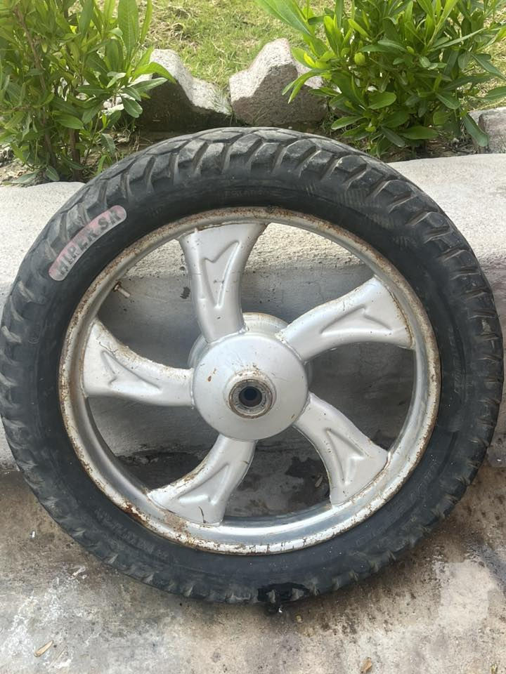 تاير و ويل للبيع كلشي مابيهن كدام عينك قيم واخذ  مكاني حجاج مقابيل المحطه مال حجاج واتساب ***********
