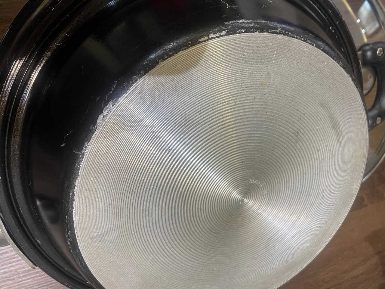 طاوة عميقه وكبيره قياس ٣٣ سم 
طلعت باغراض البالة 
ثقيله وترهم حتى للتمن
سعرها ١٢ الف


**إذا كنت صاحب هذا الإعلان وتريد حذفه لأي سبب، رجاءا أرسل رسالة إلى الدعم الفني**