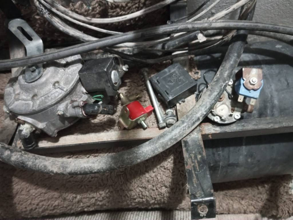 ئەم تانکی غازە بۆ فرۆشتن بە کامل ئەشیاوە ٦٠ لیترە بۆ سەیارەی کابریتەر هیچ عەیبیکی تیا نیە نرخی ١٤٠ هەزارو معامەلەیەکی کەم بۆ زانیری زیاتر پەیوەندی بکە بە ژمارە*********** السليمانية, العراق
